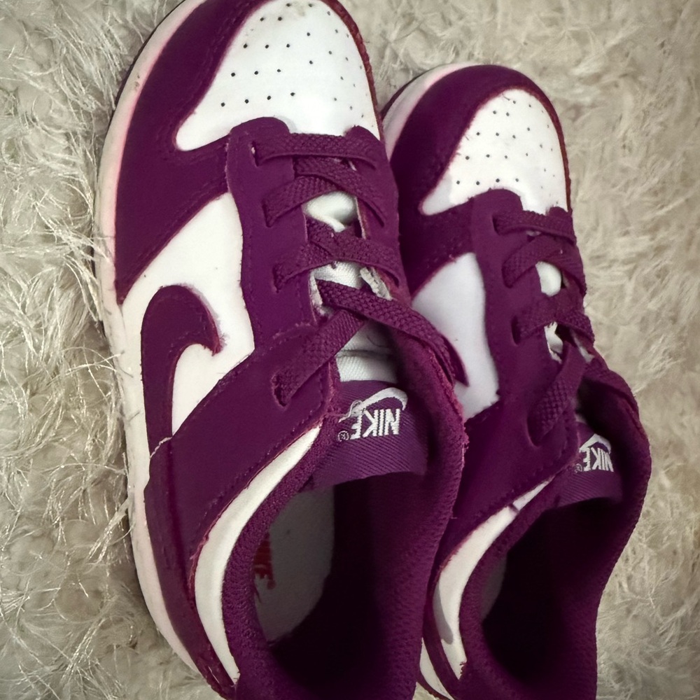 Nike Kids Sneakers in Purple and White